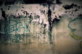 Nettoyez les graffitis avec l’aérogommage