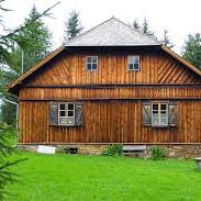 Protégez votre chalet en bois avec laérogommage