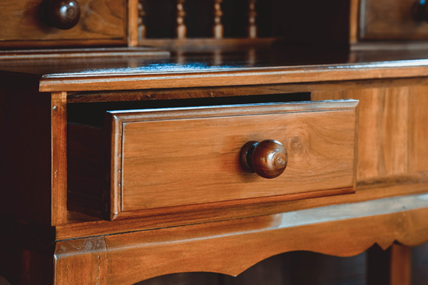 Comment Arogommer un Meuble en Bois ?