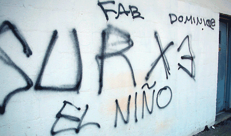 suppression tag graffiti sur un mur