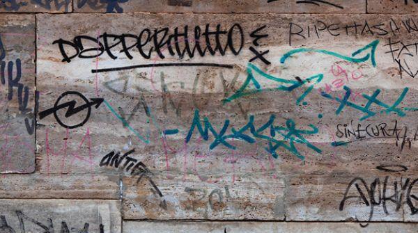 Aérogommage de Graffitis un Décapage Tout Support