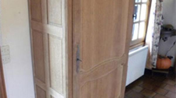 D&eacute;caper un Meuble en Bois avec l'A&eacute;rogommage